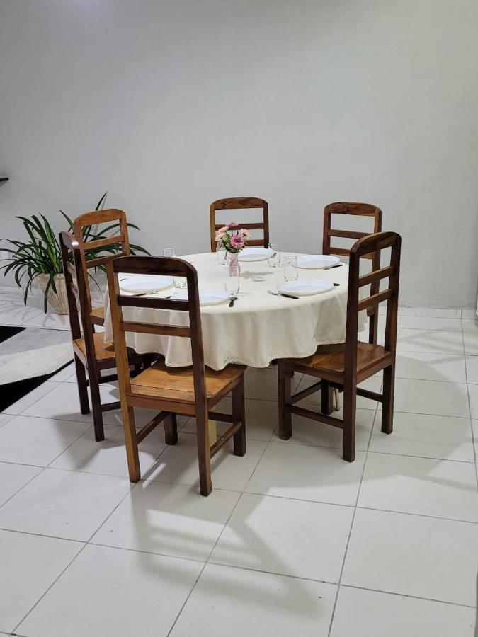 Sobrado 6 Amplo E Confortavel Em Condominio Corumba Bagian luar foto