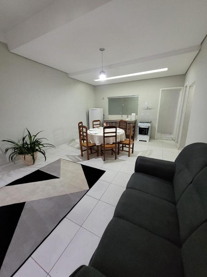 Sobrado 6 Amplo E Confortavel Em Condominio Corumba Bagian luar foto